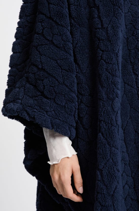 Fleece Effect Poncho;${refinementColor}