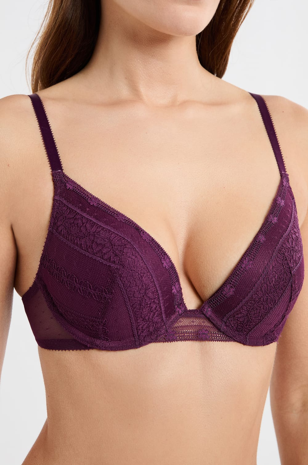 Soutien-gorge N.2 - Le push-up plongeant en dentelle;${refinementColor}