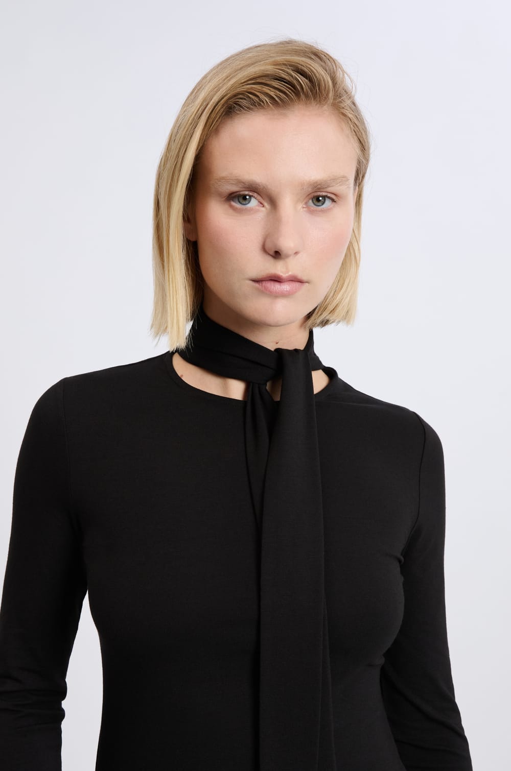 Long-sleeved T-shirt with tie collar with cotton;${refinementColor}