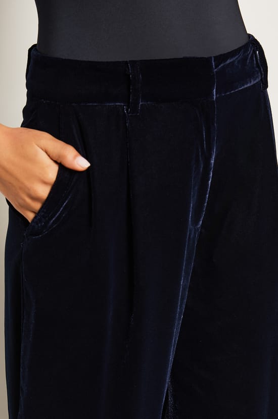 Pantalon fluide en velours;${refinementColor}