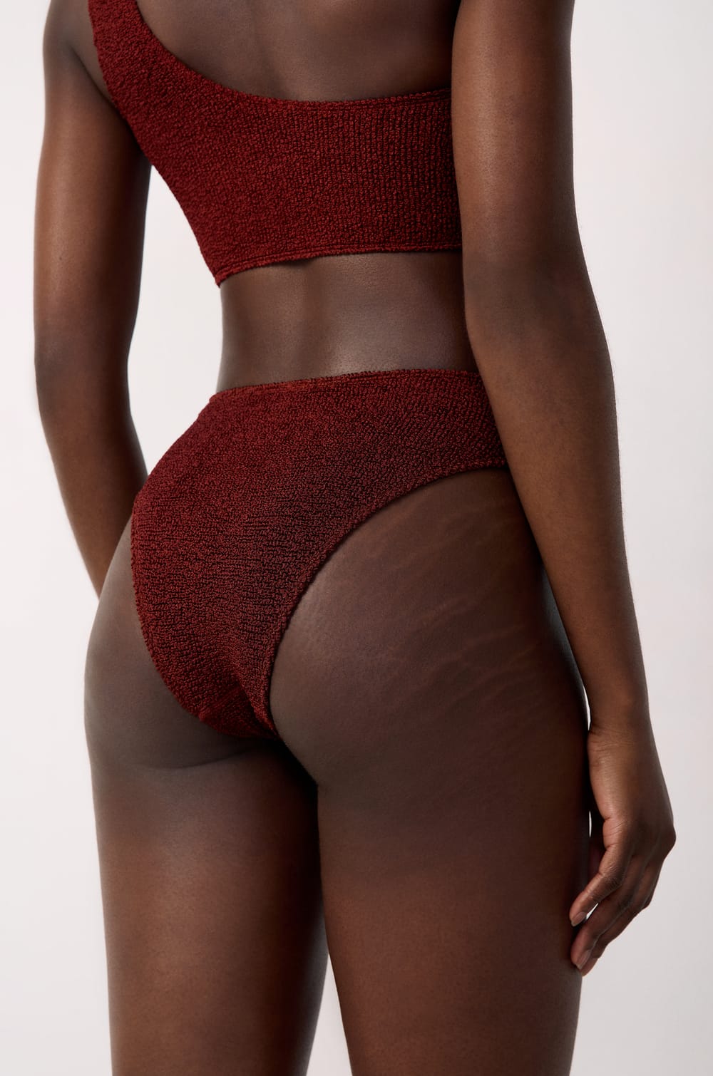 High-leg bikini in stretch material bikini bottom;${refinementColor}