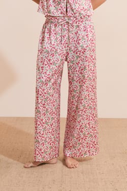 Pantalon de pyjama &agrave; motifs fleuris satin&eacute;;${refinementColor}