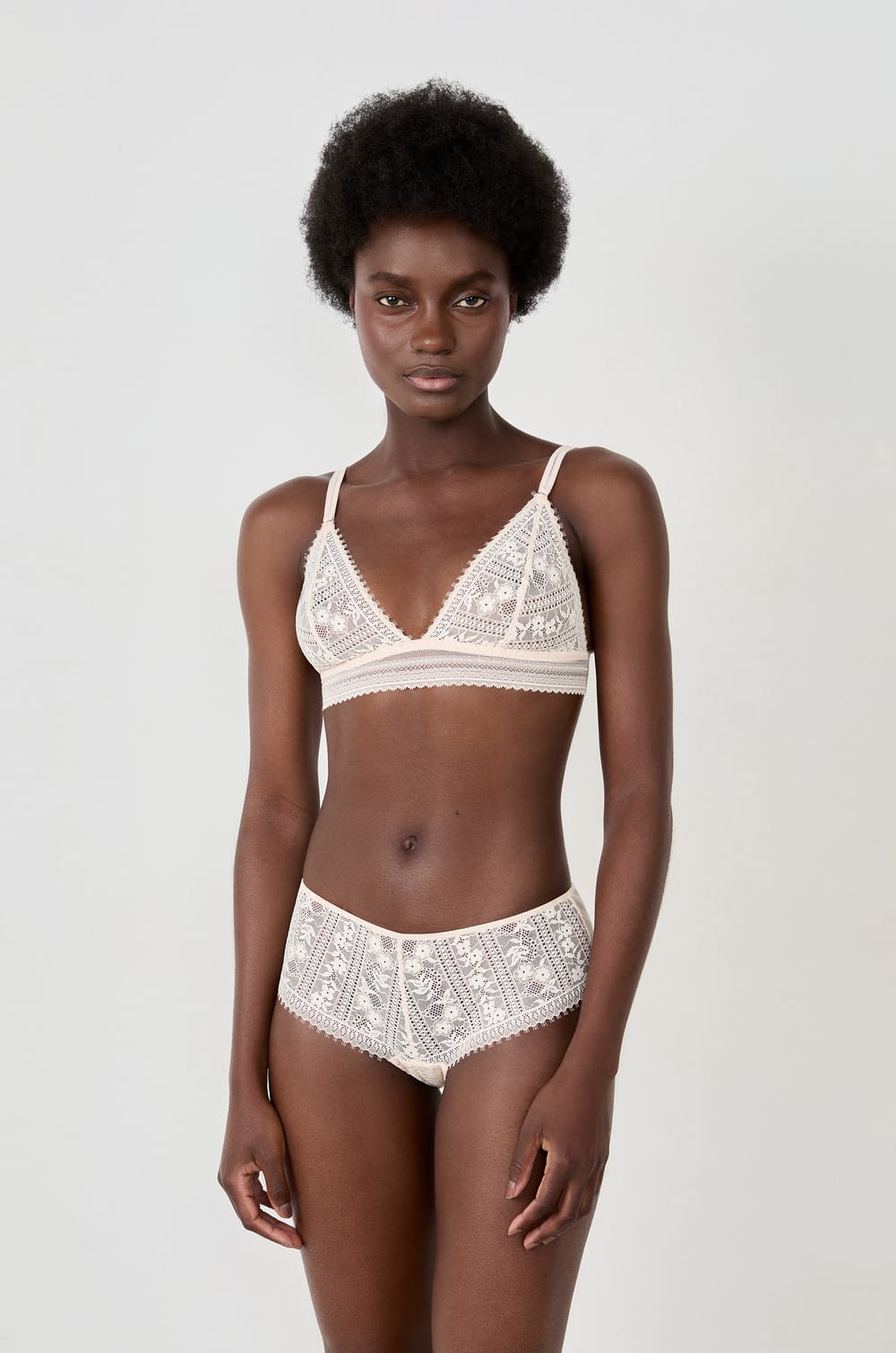 Wireless Lace Triangle Bra;${refinementColor}