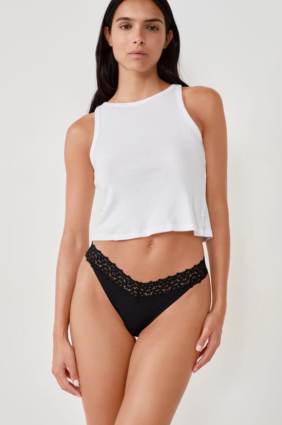 Tanga en microfibre et dentelle;${refinementColor}