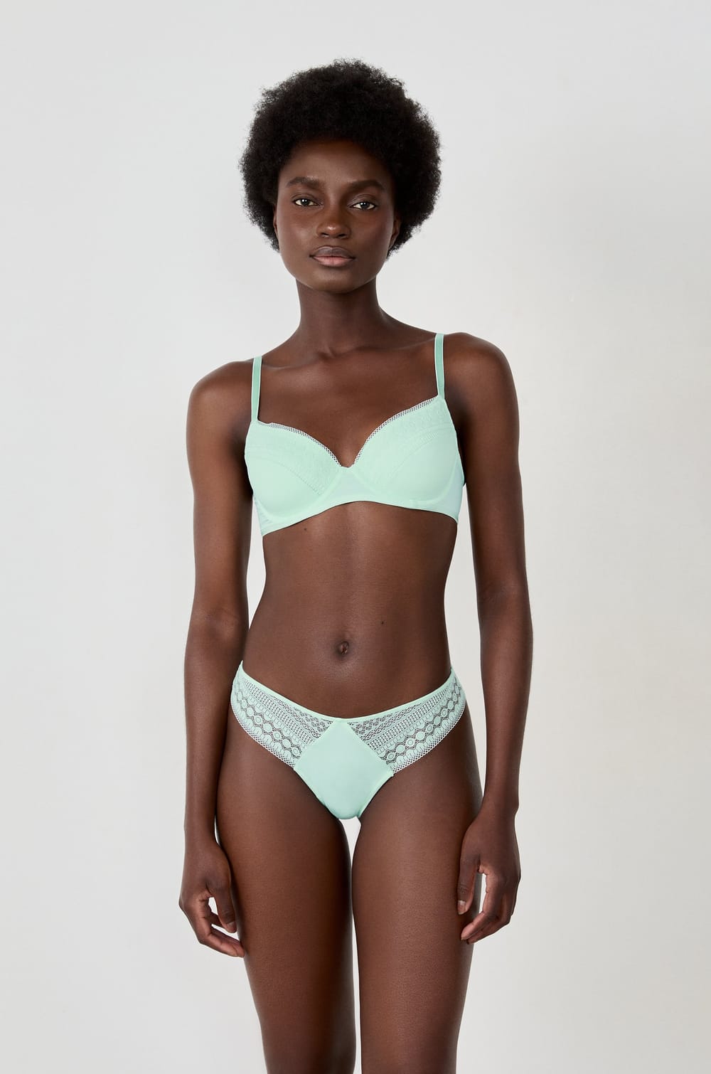 Tanga de encaje;${refinementColor}