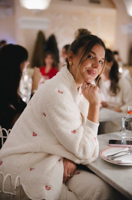 Look @audreyafs & @dianeperreau;${refinementColor}