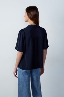 V-neck short-sleeved shirt;${refinementColor}