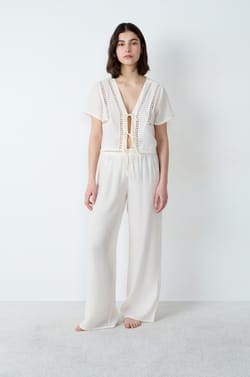 Chemise de pyjama manches courtes à motifs ajourés à nœuds;${refinementColor}