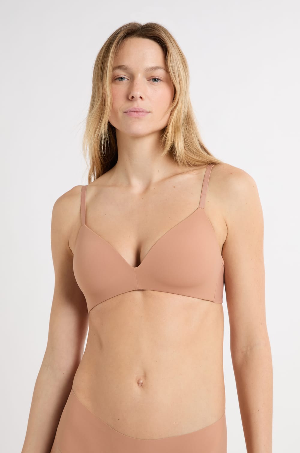 Wireless lightly lined microfibre bra;${refinementColor}