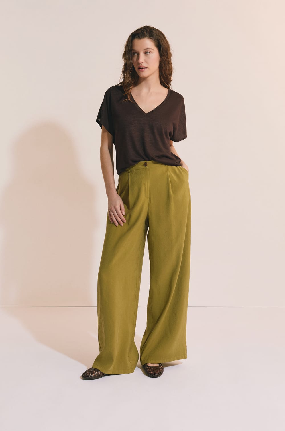 T-shirt manches courtes &agrave; col V;${refinementColor}