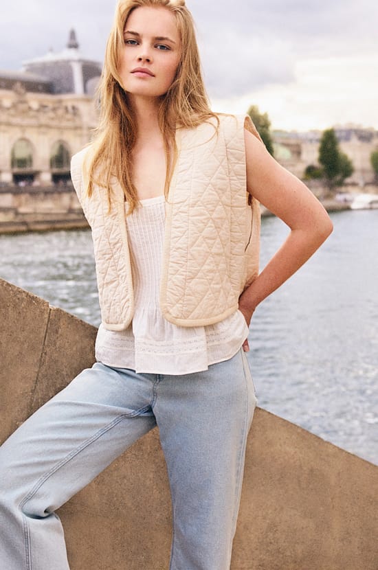 Sleeveless quilted cotton jacket;${refinementColor}