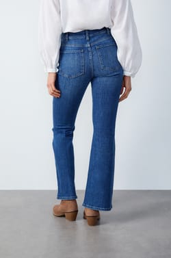 Flared Jeans;${refinementColor}