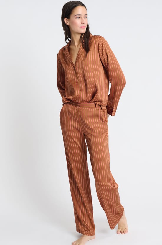 Pantalon de pyjama satiné à rayures;${refinementColor}