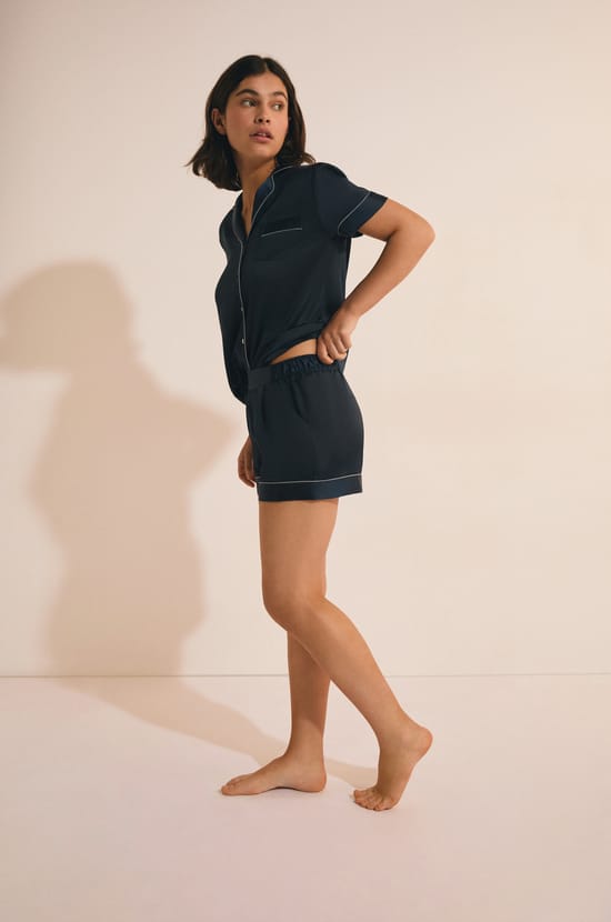 Short de pyjama satin&eacute;;${refinementColor}