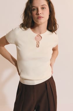 T-shirt manches courtes avec d&eacute;tail bijoux;${refinementColor}