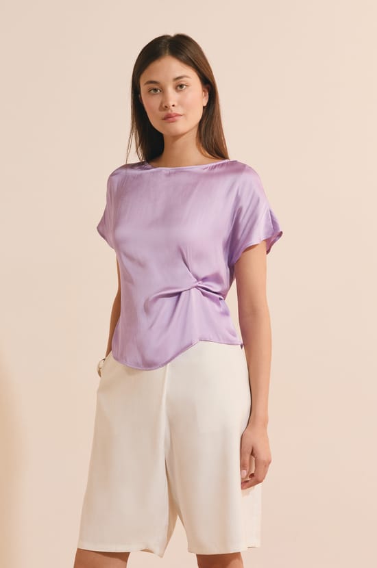 T-shirt drap&eacute; avec n&oelig;ud satin&eacute;;${refinementColor}