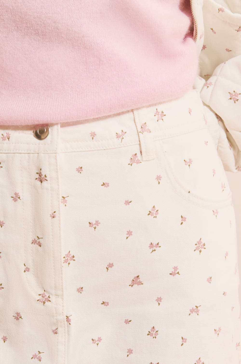 Jupe courte avec motifs fleurs;${refinementColor}
