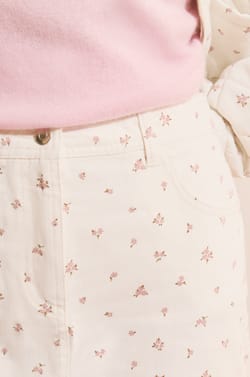 Jupe courte avec motifs fleurs;${refinementColor}