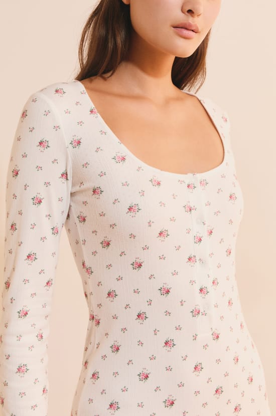 Combishort &agrave; manches longues avec motif fleuri;${refinementColor}