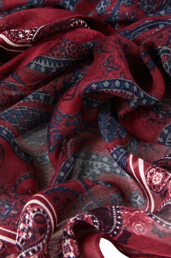 Foulard &agrave; motifs;${refinementColor}