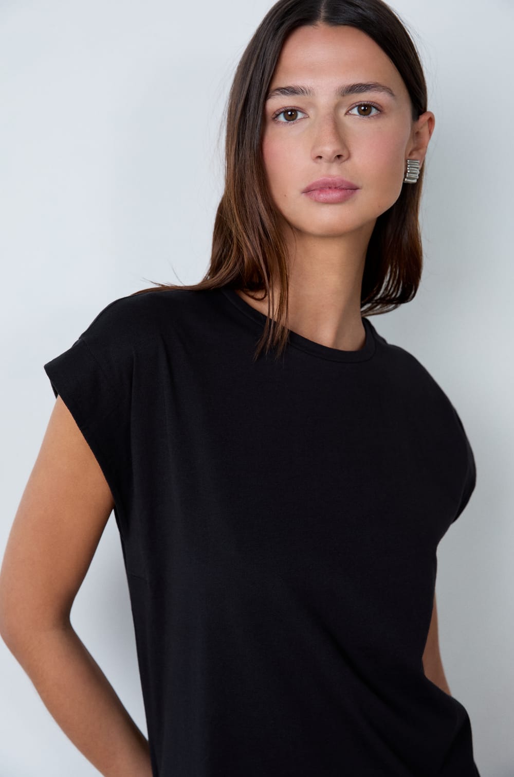 T-Shirt mit rundem Ausschnitt aus 100 % Bio-Baumwolle;${refinementColor}