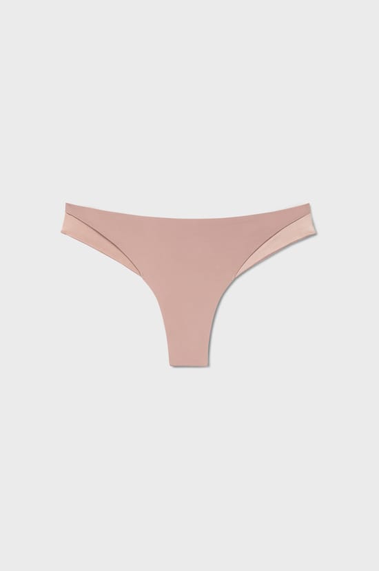 Tanga en microfibre satiné;${refinementColor}