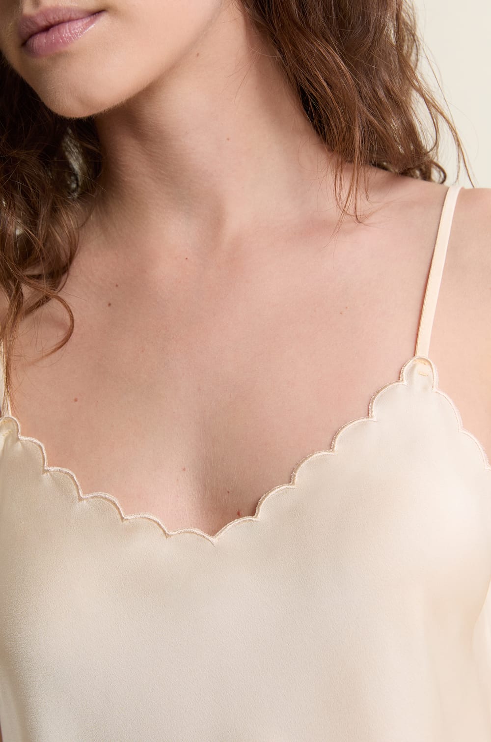 Caraco satin&eacute;;${refinementColor}