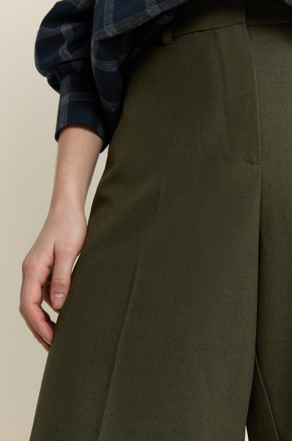 Bermuda Shorts;${refinementColor}