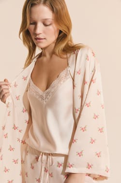 Ensemble de pyjama 3 pi&egrave;ces satin&eacute; &agrave; motifs fleuris;${refinementColor}