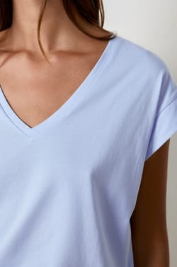 T-shirt col V 100% coton;${refinementColor}