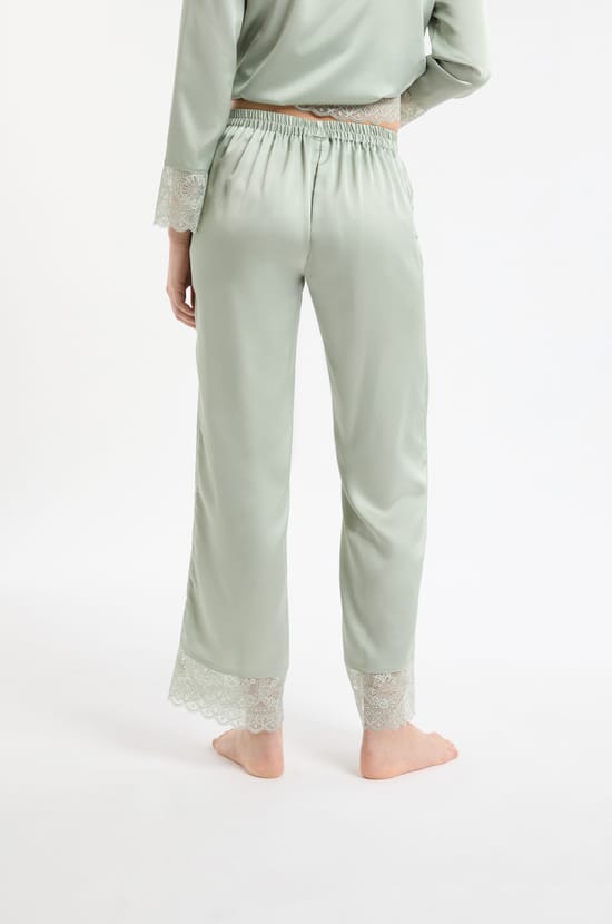 Pantalon de pyjama satin&eacute; avec d&eacute;tails dentelle;${refinementColor}