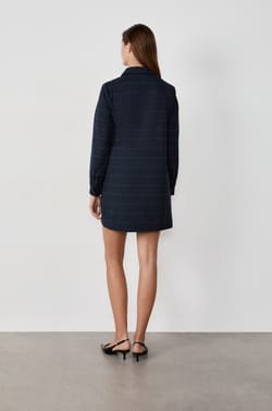 Korte jurk met lange mouwen en strepen;${refinementColor}