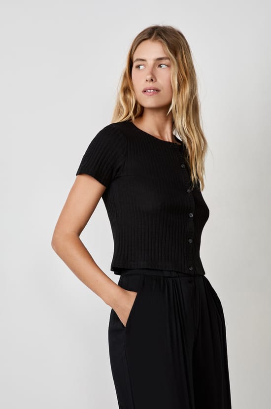 Short-sleeved buttoned T-shirt;${refinementColor}