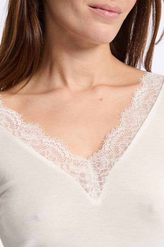 T-shirt thermique col V avec cachemire;${refinementColor}
