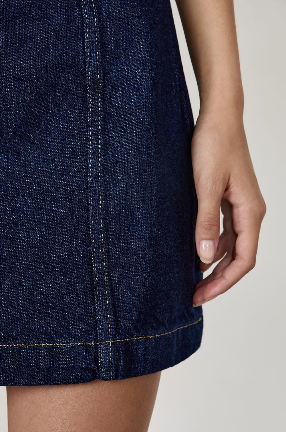 Jupe courte en jean;${refinementColor}