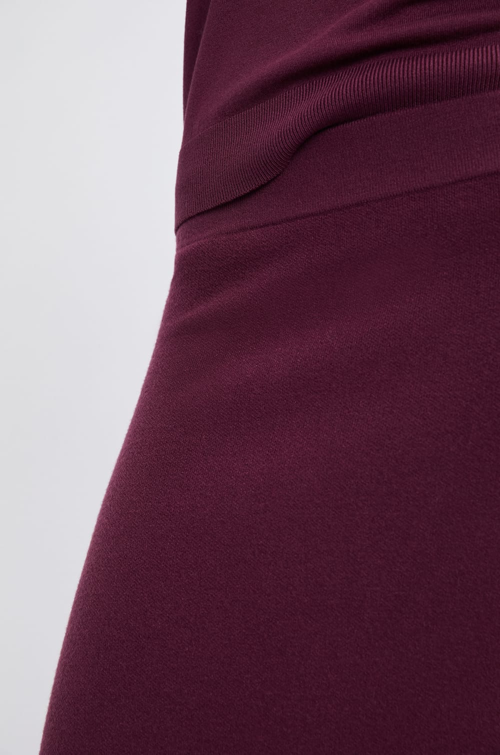 Jupe evasé en maille fine;${refinementColor}