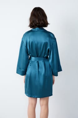 Silk Robe;${refinementColor}