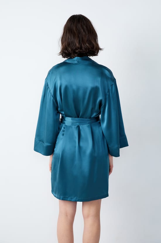 Silk Robe;${refinementColor}