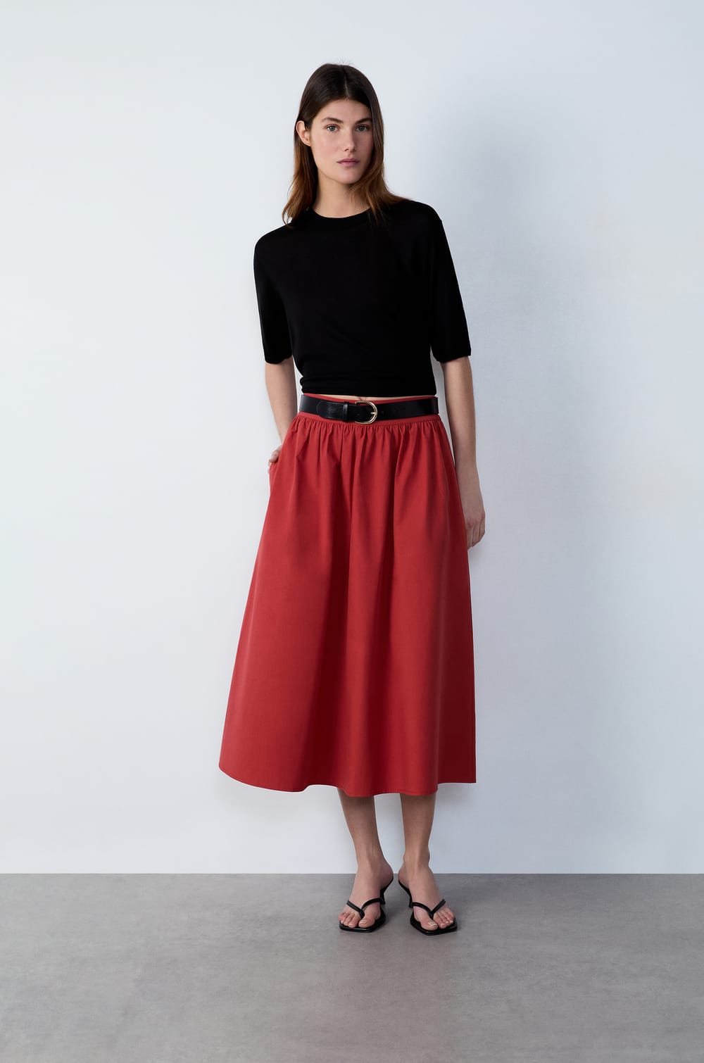 Short-sleeved cropped sweater;${refinementColor}