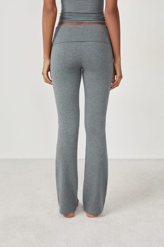Pantal&oacute;n de pijama acampanado;${refinementColor}