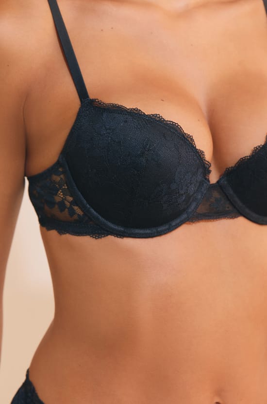 Soutien-gorge coques fines avec broderie;${refinementColor}