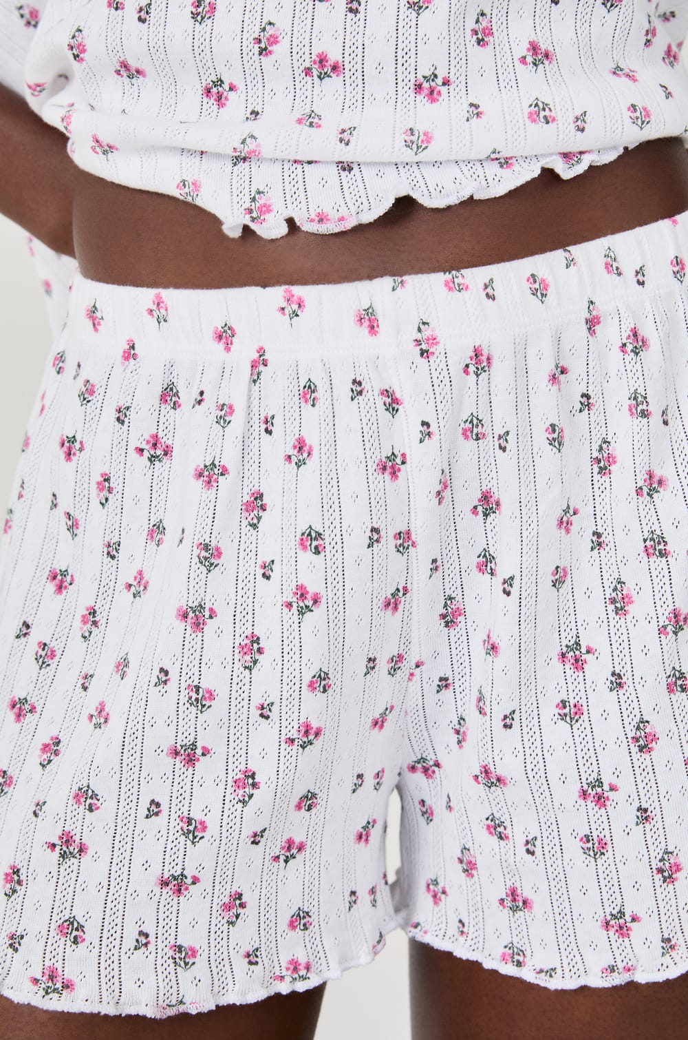 Short de pyjama avec motif fleurs;${refinementColor}