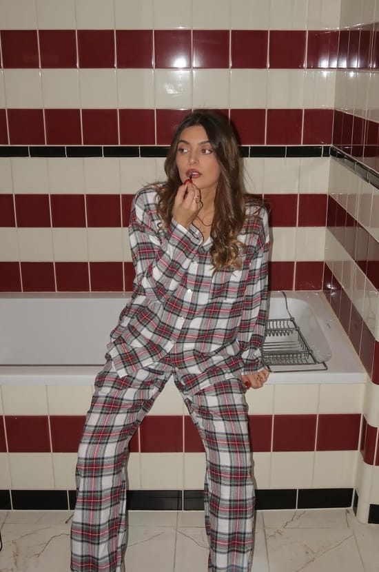 Look @adelinerbr;${refinementColor}