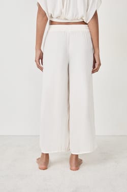 Pantal&oacute;n satinado de corte ancho;${refinementColor}