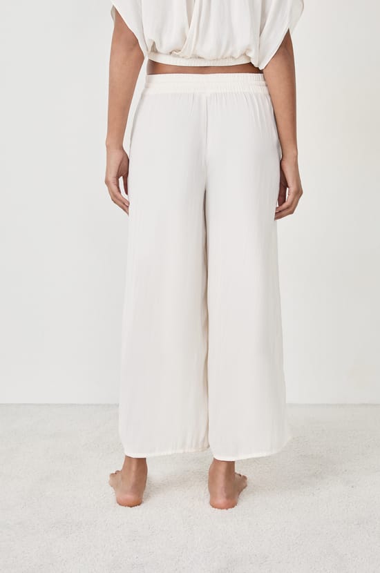 Pantal&oacute;n satinado de corte ancho;${refinementColor}