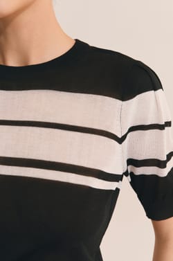 Pull en maille &agrave; manches 3/4 et taille cintr&eacute;e;${refinementColor}