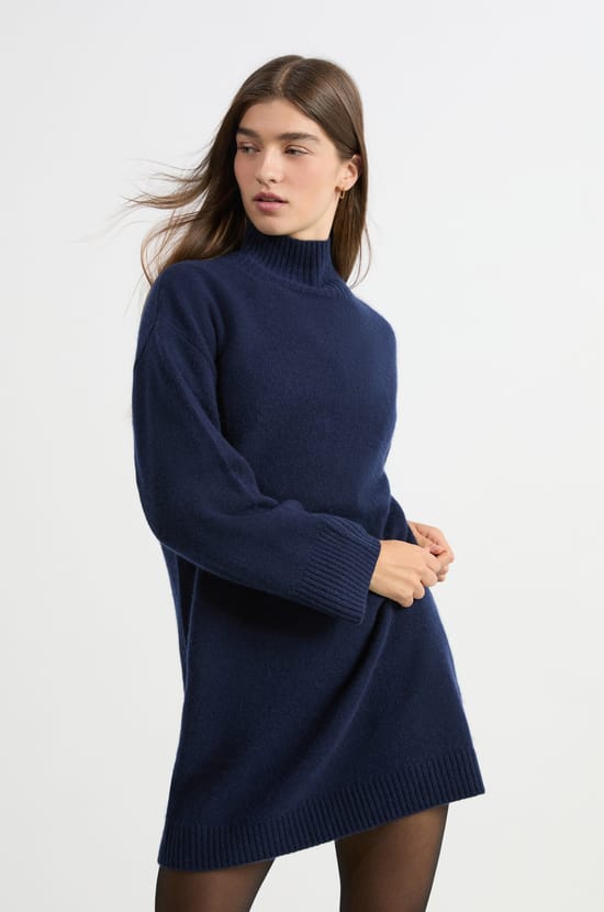 Robe courte en cachemire;${refinementColor}