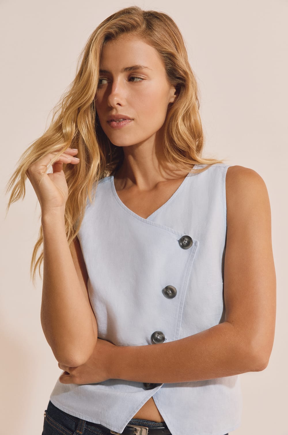 Top crois&eacute; en lin;${refinementColor}