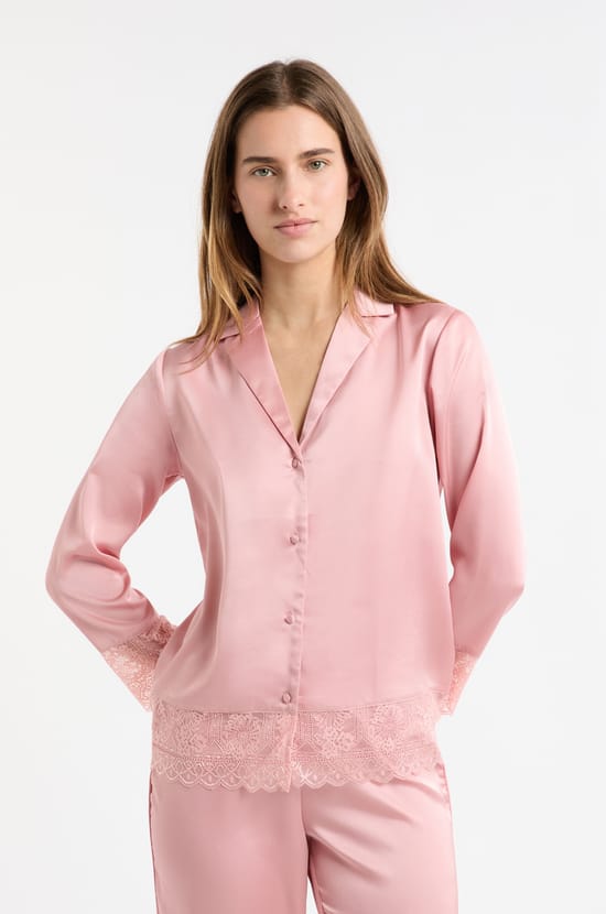 Chemise de pyjama satin&eacute;e avec d&eacute;tails dentelle;${refinementColor}