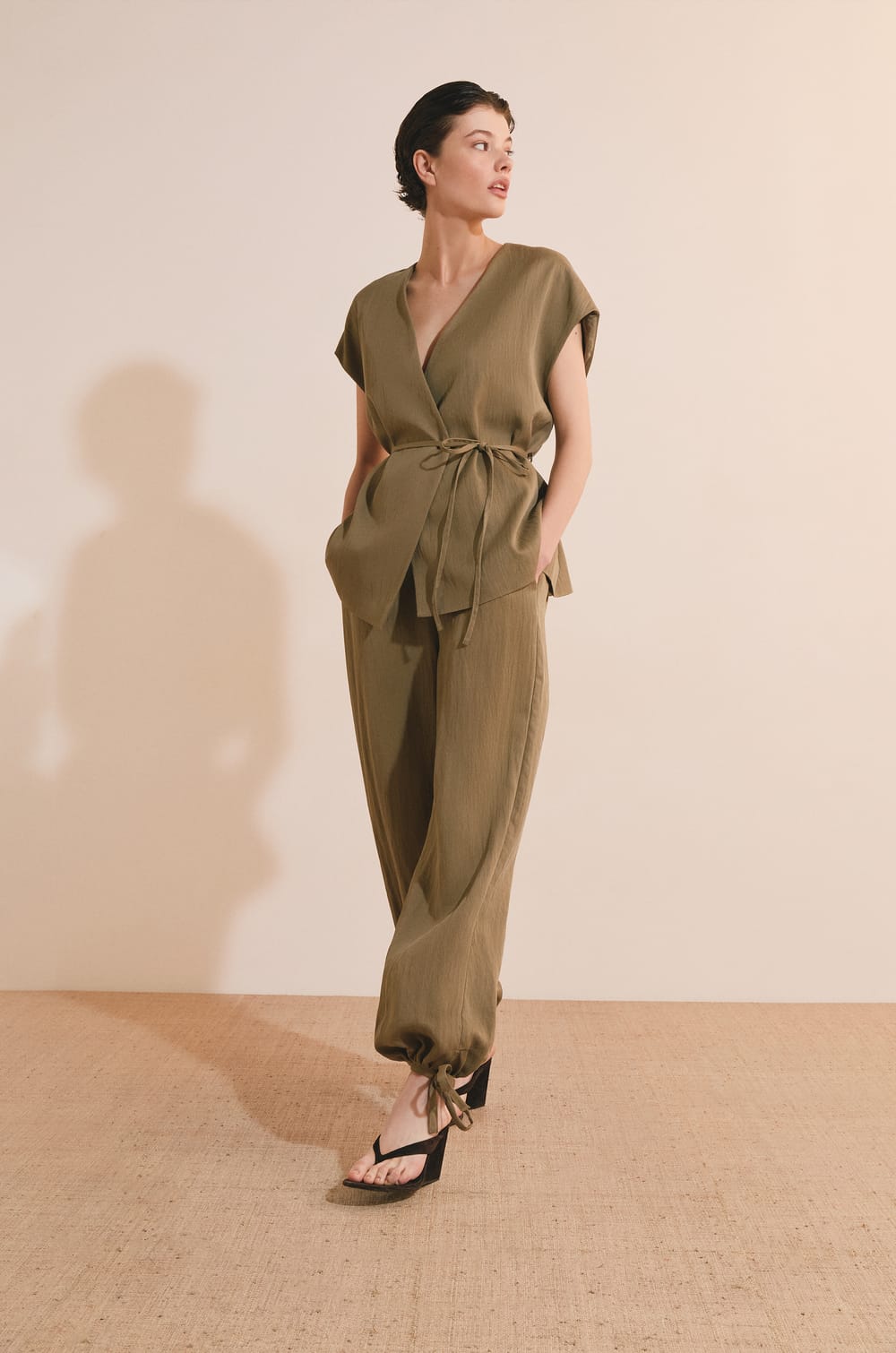 Baggy Trousers;${refinementColor}